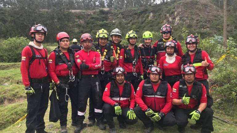 Cuerpo de Bomberos de Pimampiro asistió a una capacitación de Rescate Vertical